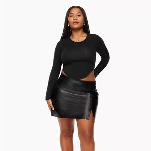 Aritzia Patio Mini Skirt Black size 8